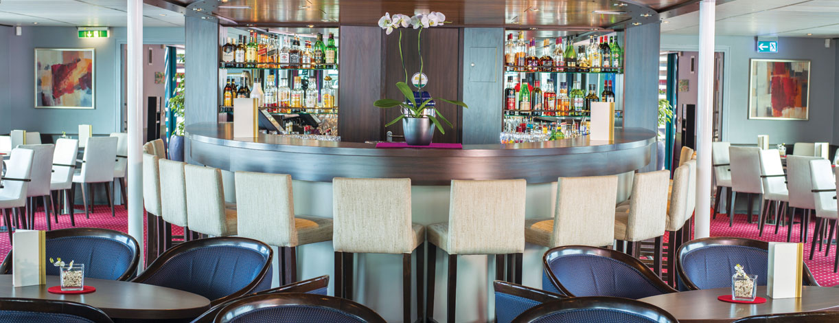 Fred Olsen River Cruises Brabant Interior Bar.jpg